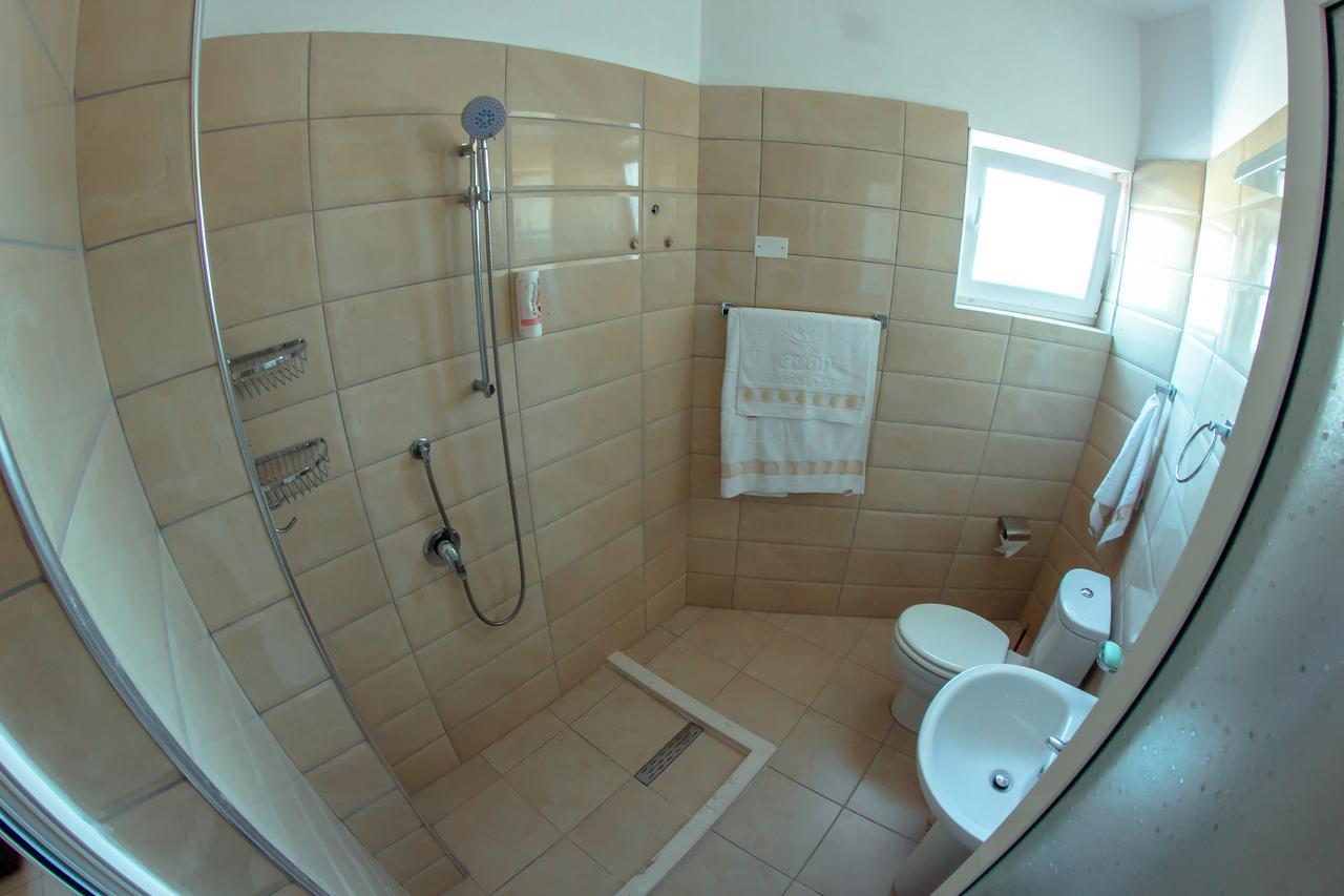 Kompleksi Muja Velipojë Buitenkant foto